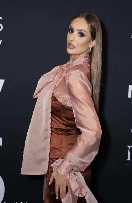 Make-up pro společenskou příležitost s výrazným večerním lookem